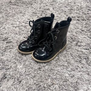 3/$15 Old Navy Black Faux Patent Leather Toddler Combat Boots Size 6